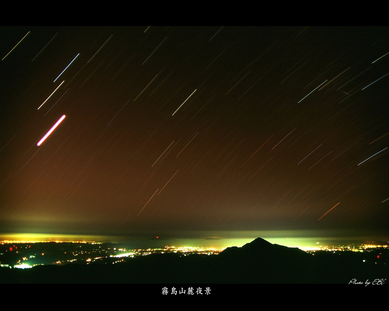霧島連山,韓国岳(1700m)から撮影した高千穂の峰と夜景の画像をモチーフしました 「高画質＋高解像度(1280×1024)」デスクトップ無料壁紙」