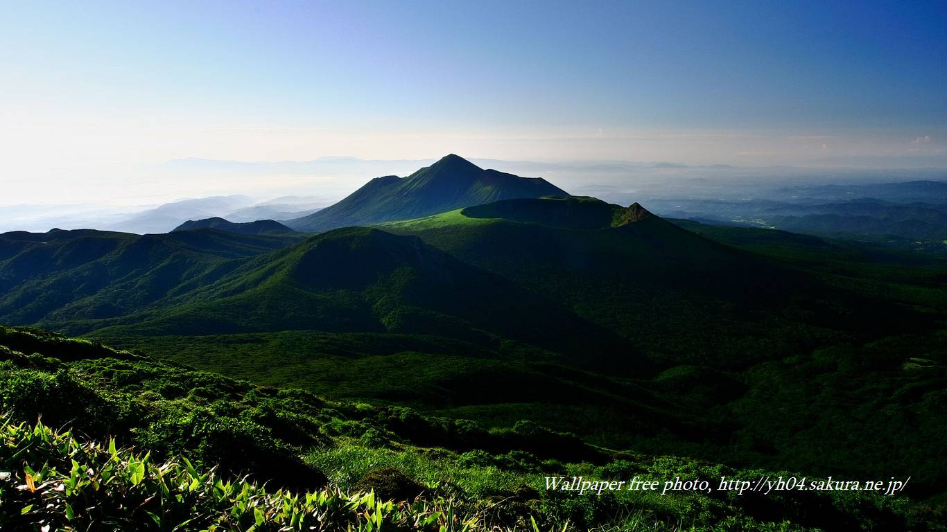 初夏の霧島連山をモチーフしました 「高画質＋高解像度(1366×768)」デスクトップ無料壁紙」