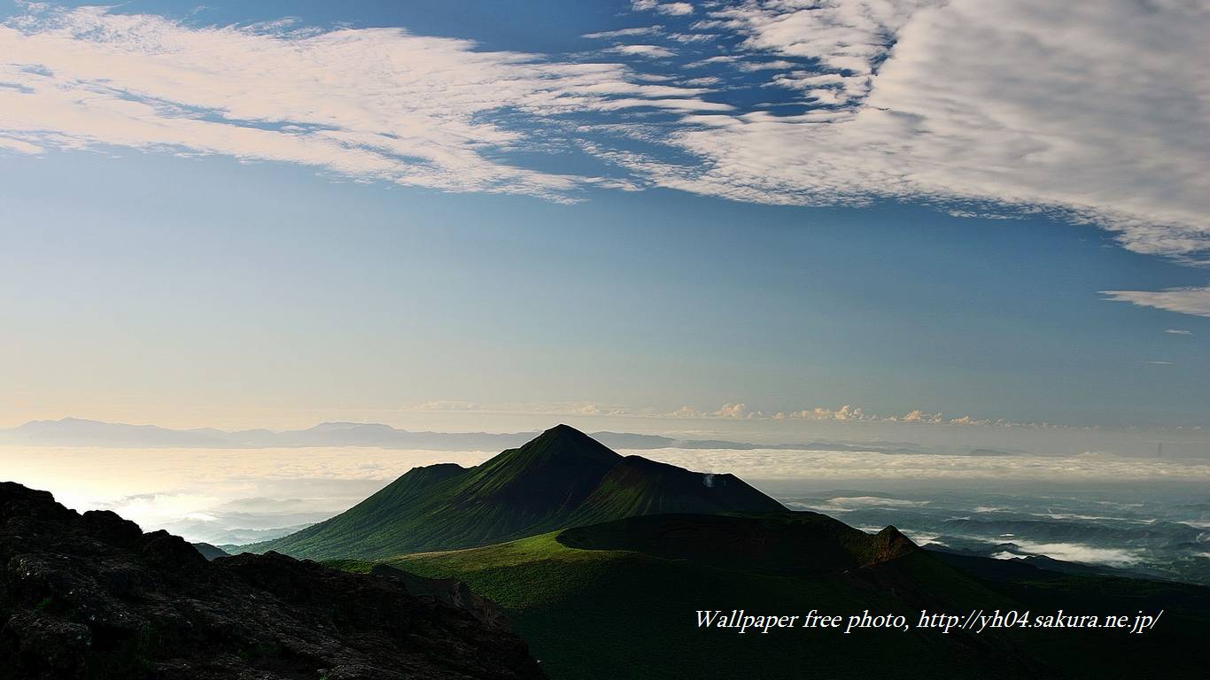 天孫降臨霧島連山をモチーフしました 「高画質＋高解像度(1366×768)」デスクトップ無料壁紙」