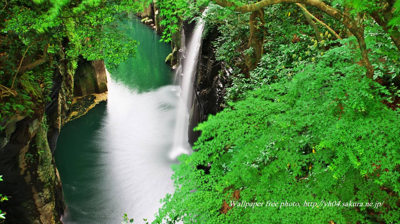 宮崎、高千穂峡(真名井の滝)をモチーフしました 「高画質＋高解像度(1366×768)」デスクトップ無料壁紙」