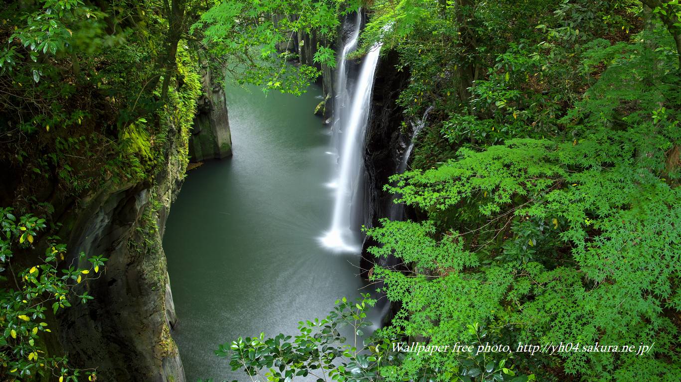 宮崎、高千穂峡(真名井の滝)をモチーフしました 「高画質＋高解像度(1366×768)」デスクトップ無料壁紙」