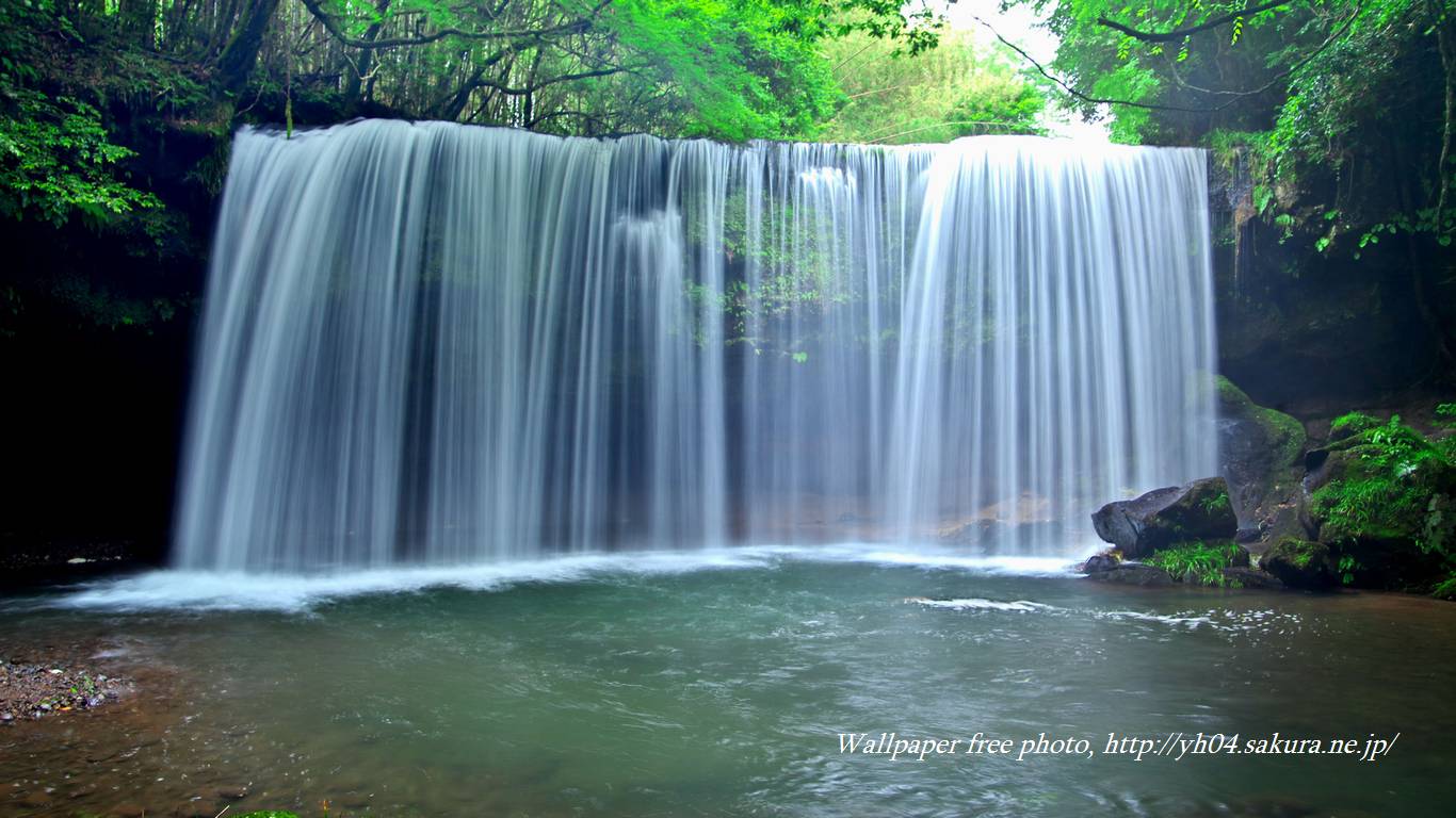 鍋ヶ滝（熊本、小国町）をモチーフしました 「高画質＋高解像度(1366×768)」デスクトップ無料壁紙」