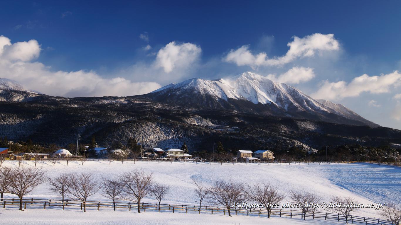 積雪の高千穂牧場をモチーフしました 「高画質＋高解像度(1366×768)」デスクトップ無料壁紙」